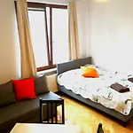 Center Warsaw - Apartmenty Jana Pawła II